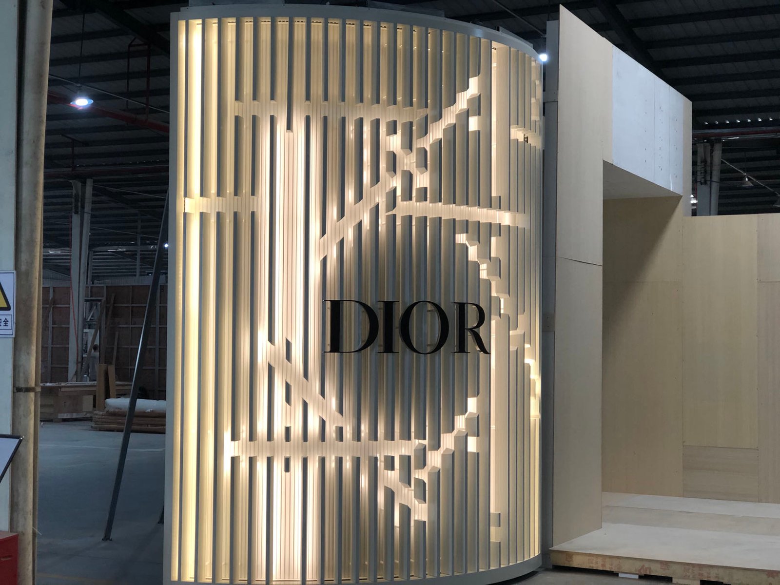 Bespoke metal logo and interior detailing by NEXTOP for Dior luxury store