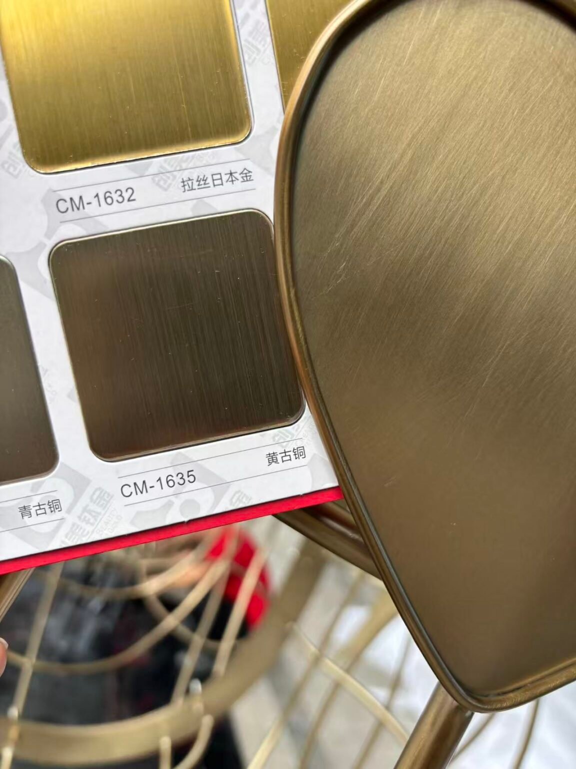 Sample colour-finish renderings for a dog metal sculpture by NEXTOP